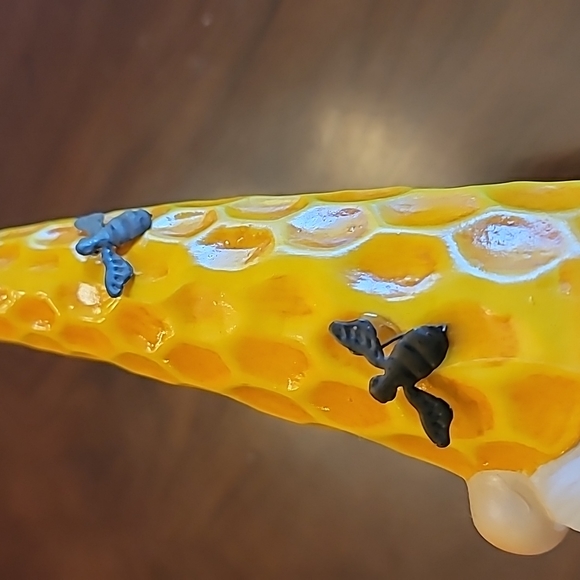 Honeycomb Garden Gnome - Picture 4 of 9